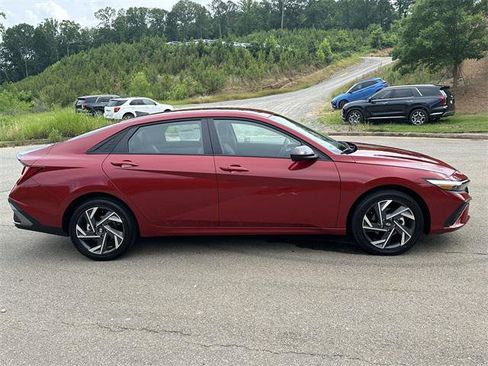 New 2025 Hyundai Elantra SEL image 6