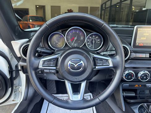 Used 2017 MAZDA MX-5 Miata Grand Touring image 16