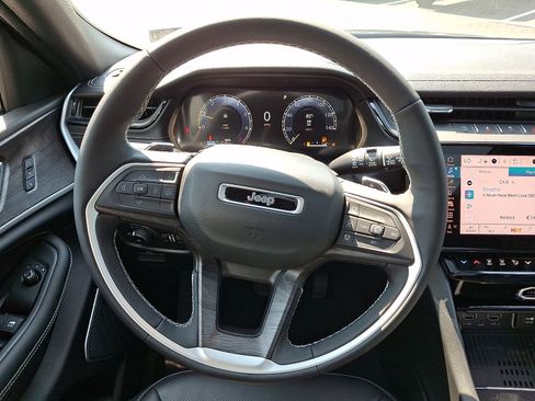 New 2026 Jeep Grand Cherokee Limited AWD/4WD image 15