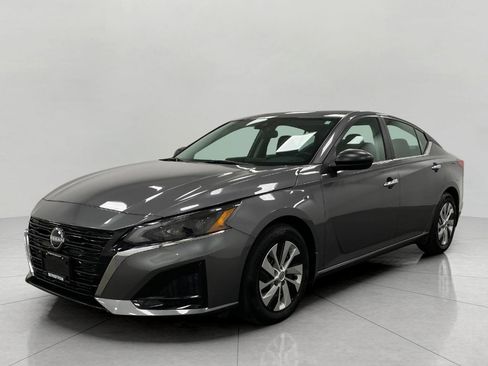 Used 2025 Nissan Altima 2.5 S image 8