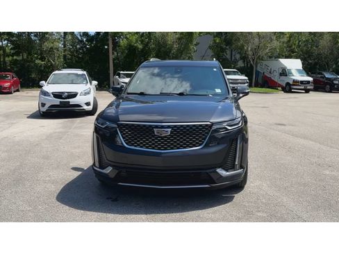 Used 2023 Cadillac XT6 Premium Luxury w/ Technology Package FWD image 3