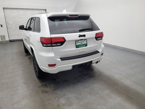 Used 2017 Jeep Grand Cherokee Altitude image 6