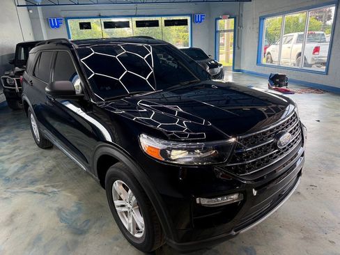 Used 2022 Ford Explorer XLT w/ Equipment Group 202A AWD/4WD image 8