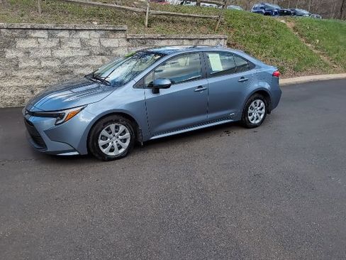 Used 2025 Toyota Corolla LE image 5