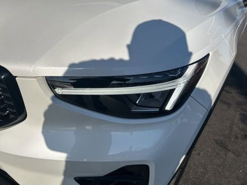 Certified 2025 Volvo XC40 B5 Plus AWD/4WD image 8
