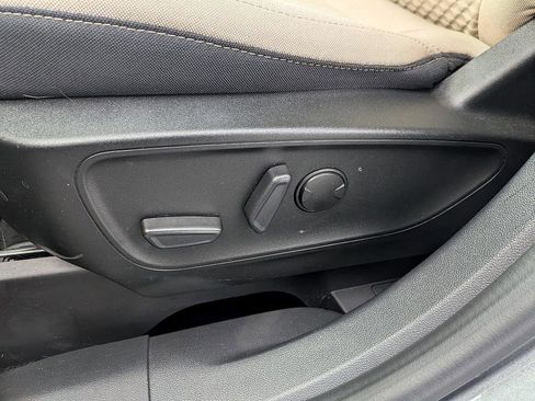 Used 2022 Ford Escape SE image 12