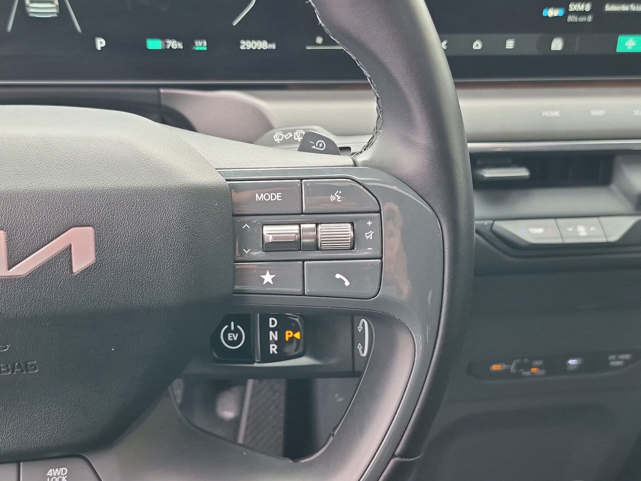 Used 2024 Kia EV9 Land w/ Towing Package AWD/4WD image 22