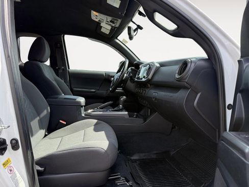 Used 2017 Toyota Tacoma TRD Off-Road w/ Tow Package image 13