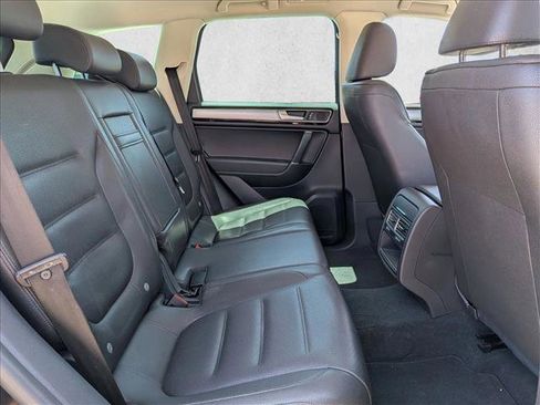 Used 2015 Volkswagen Touareg Sport AWD/4WD image 19