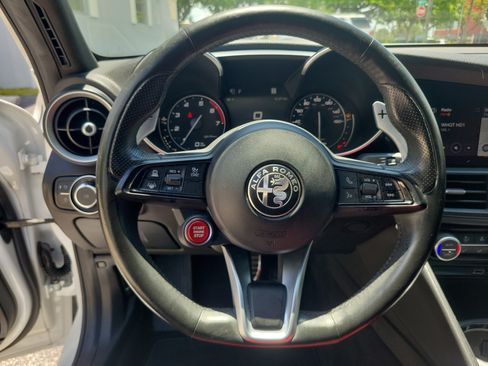 Used 2023 Alfa Romeo Giulia Veloce RWD image 19