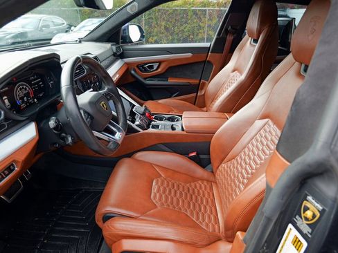 Used 2019 Lamborghini Urus Base image 20