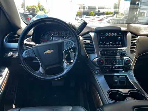 Used 2019 Chevrolet Suburban LT AWD/4WD image 17