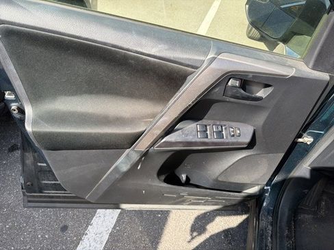 Used 2018 Toyota RAV4 LE w/ Carpet Mat Package image 17