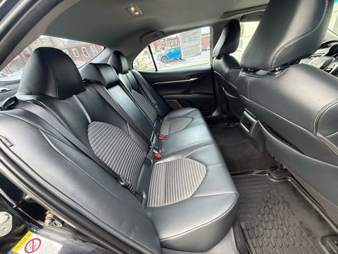 Used 2018 Toyota Camry SE w/ Moonroof Package image 18