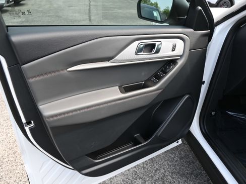New 2026 Ford Explorer Active RWD image 14