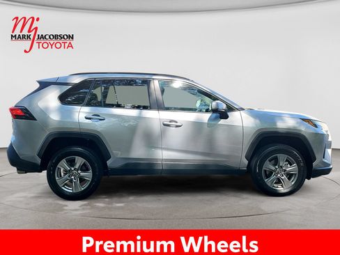 Used 2025 Toyota RAV4 XLE FWD image 7