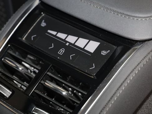 Used 2025 Volvo XC90 B6 Plus AWD/4WD image 16