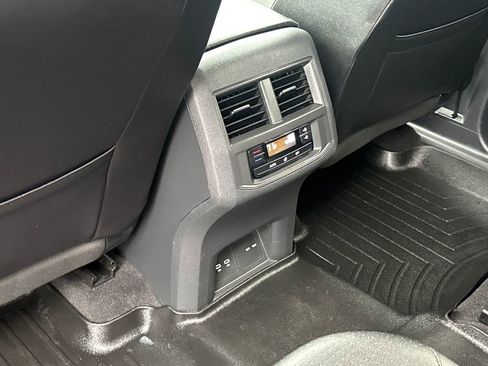 Used 2023 Volkswagen Atlas SE image 34