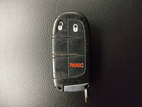 Used 2018 Jeep Grand Cherokee Laredo image 32