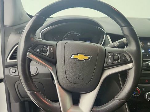 Used 2019 Chevrolet Trax LT w/ LT Convenience Package FWD image 17