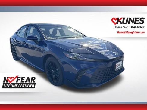 Used 2025 Toyota Camry SE FWD image 2