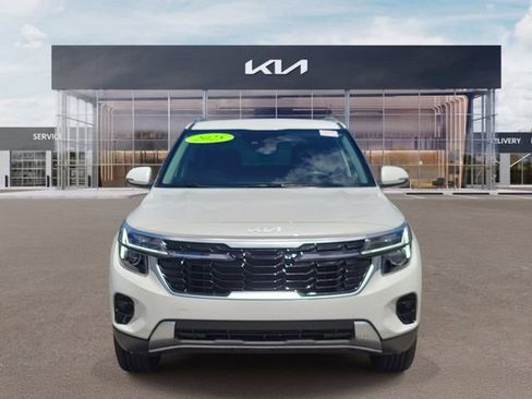 Certified 2025 Kia Seltos EX AWD/4WD image 2