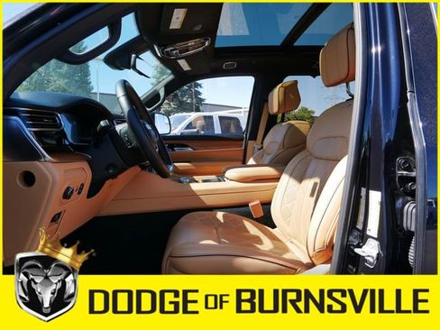 Used 2023 Jeep Grand Wagoneer Series III w/ HD Trailer Tow Package AWD/4WD image 13
