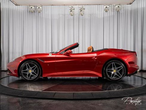 Used 2017 Ferrari California T RWD image 2