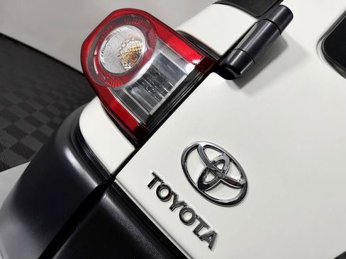 Used 2013 Toyota FJ Cruiser 4WD image 12