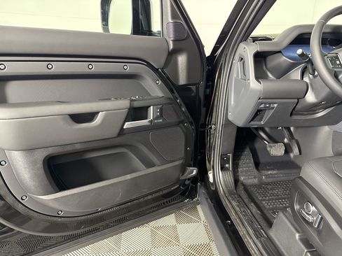New 2026 Land Rover Defender 130 X-Dynamic SE AWD/4WD image 5