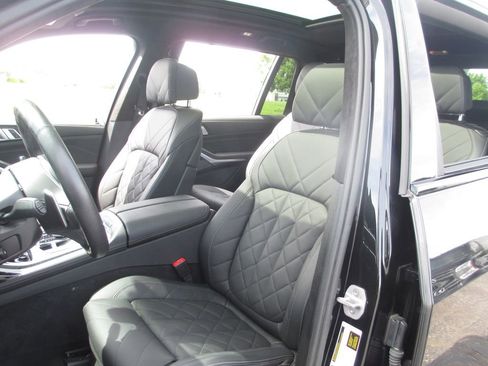 Used 2025 BMW X7 xDrive40i w/ M Sport Package AWD/4WD image 22