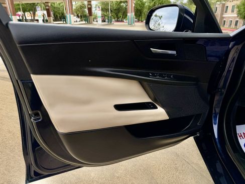 Used 2018 Jaguar XE RWD image 18