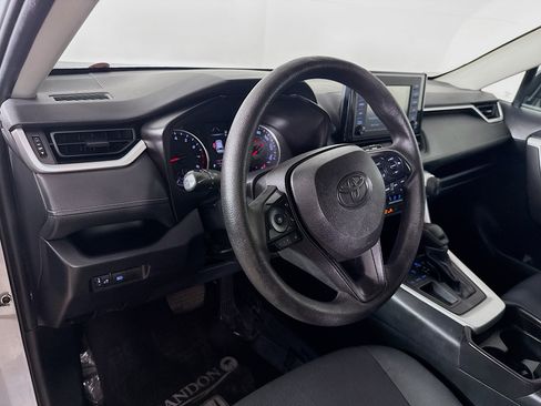 Used 2019 Toyota RAV4 LE FWD image 8