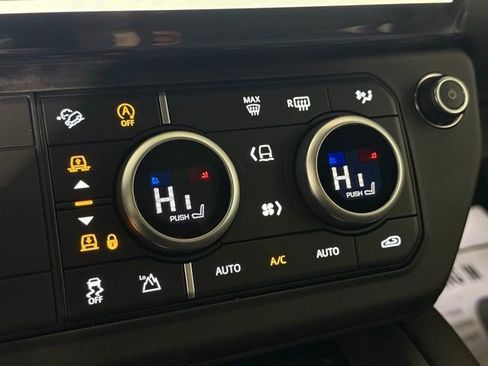 New 2026 Land Rover Defender 130 X-Dynamic SE image 31