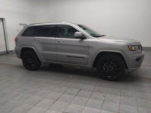 Used 2019 Jeep Grand Cherokee Altitude image 11