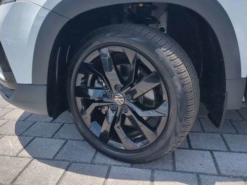 Certified 2022 Volkswagen Taos SE FWD image 33