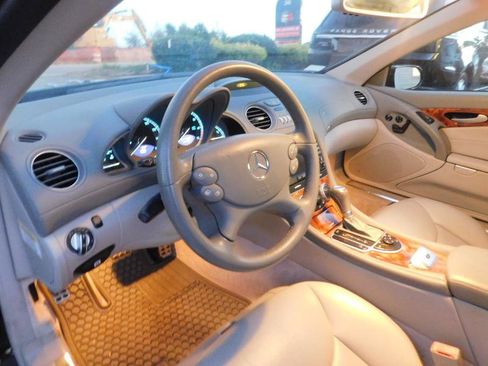 Used 2007 Mercedes-Benz SL 550 image 9