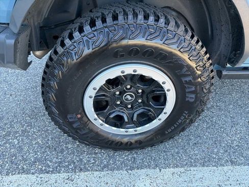 Used 2023 Ford Bronco Badlands w/ Sasquatch Package image 16