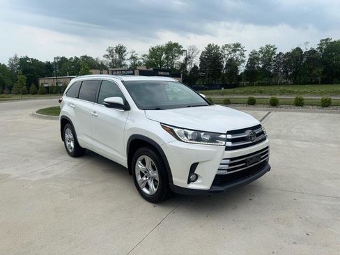 Used 2017 Toyota Highlander Limited AWD/4WD image 3