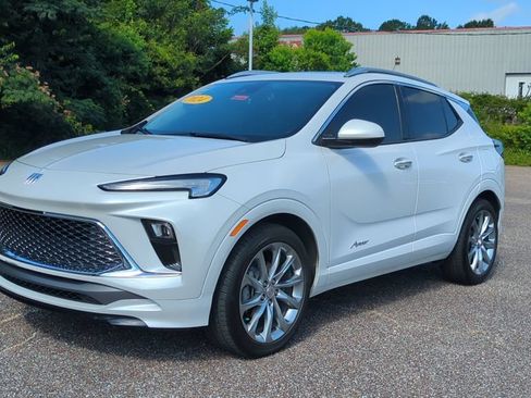 Used 2024 Buick Encore GX Avenir w/ Avenir Convenience Package FWD image 1