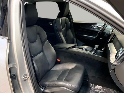 Used 2019 Volvo XC60 T6 Momentum w/ Advanced Package AWD/4WD image 8