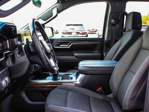 Used 2025 GMC Sierra 1500 Elevation image 31