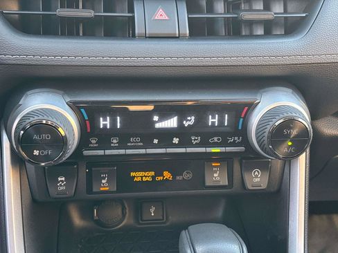 Used 2022 Toyota RAV4 XLE w/ Convenience Package image 20