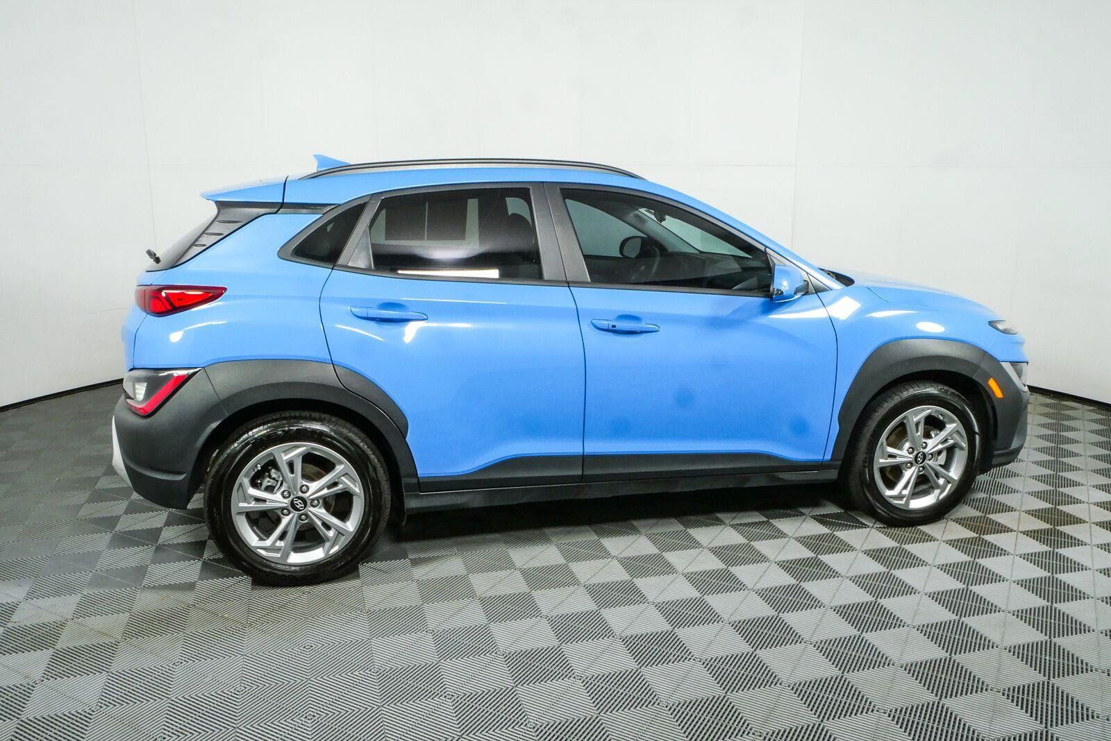 Used 2022 Hyundai Kona SEL FWD image 2