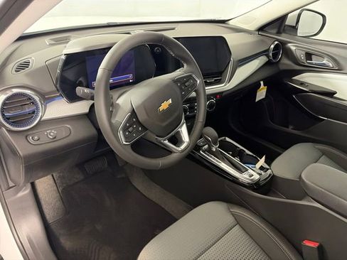 New 2026 Chevrolet Trax LT w/ LT Convenience Package FWD image 5