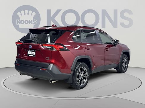 Used 2022 Toyota RAV4 XLE Premium AWD/4WD image 20