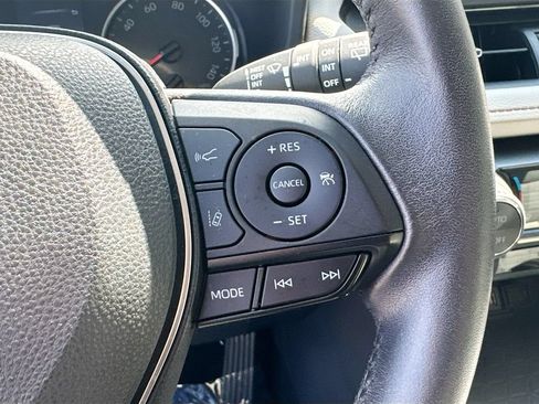 Used 2022 Toyota RAV4 XLE Premium FWD image 9