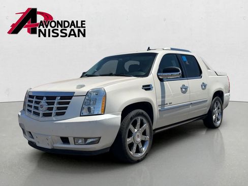 Used 2013 Cadillac Escalade EXT Premium AWD/4WD image 2