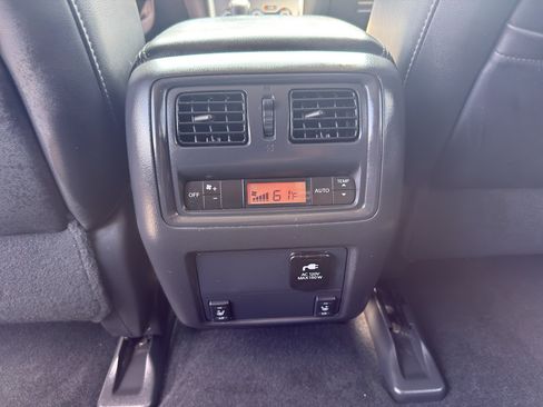 Used 2017 Nissan Pathfinder SL w/ SL Tech Package AWD/4WD image 31