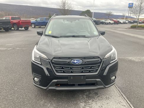 Used 2022 Subaru Forester Premium image 2
